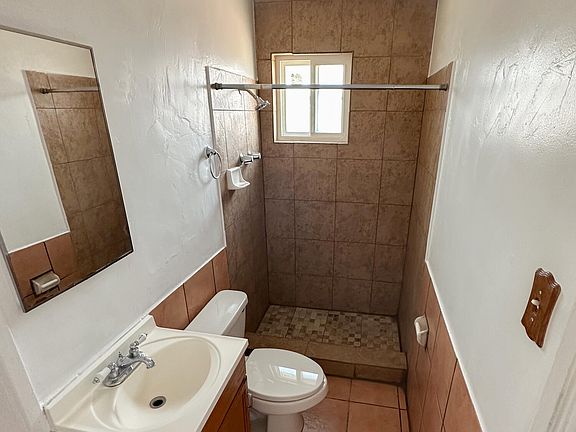 5th image of 2928 N 37TH Avenue