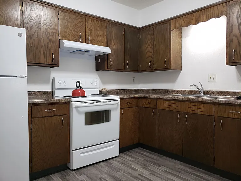 904 Thomas Ave NE — Photo 1