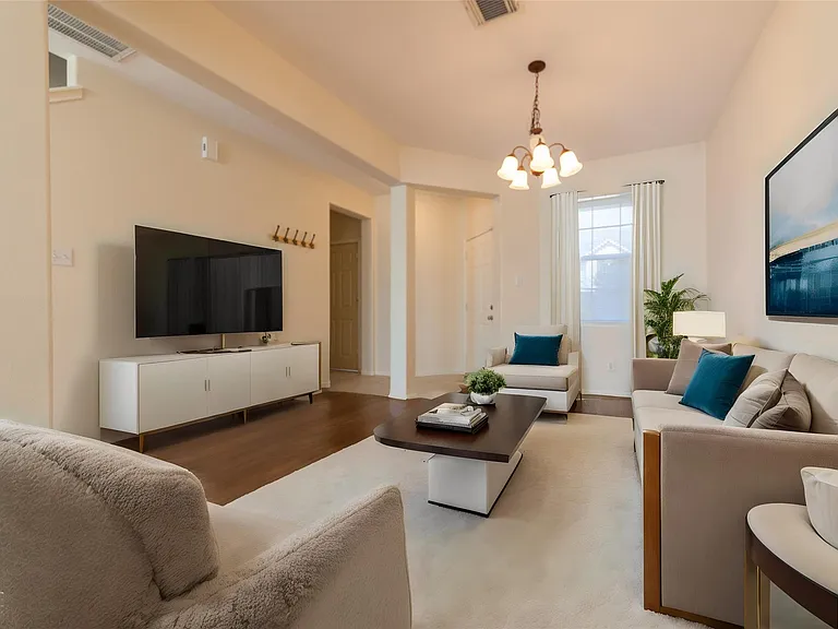 2943 Meadowglen Crst — Photo 1