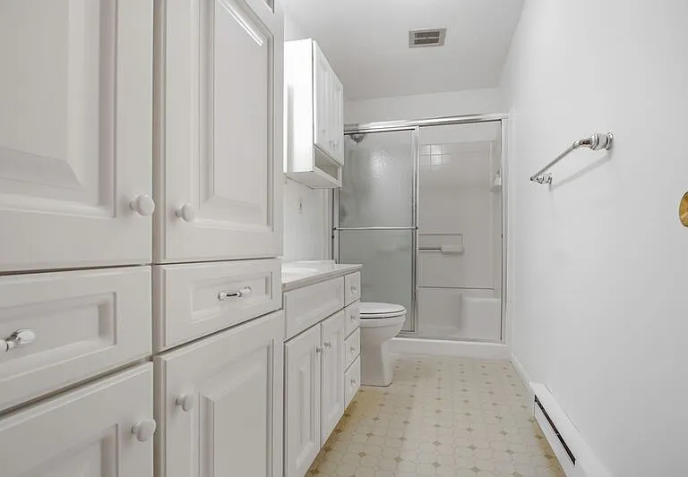 408 Deerwood Dr — Photo 16