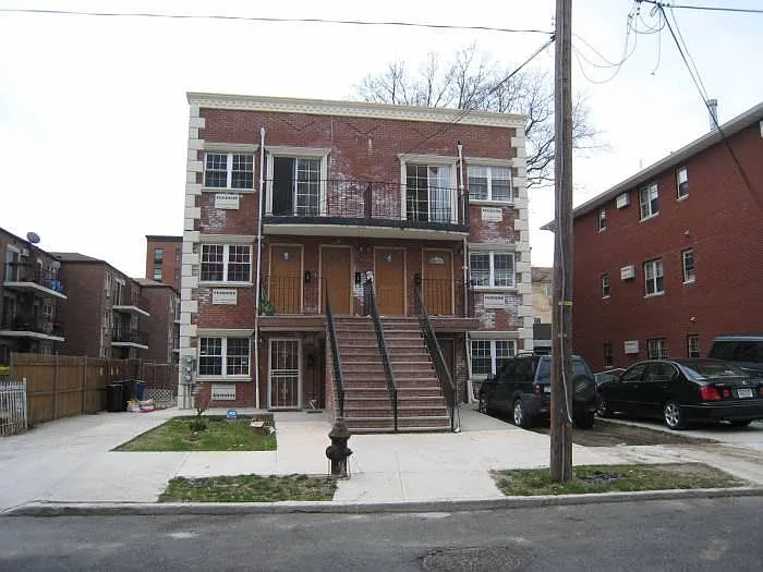 3 bed, $1,800 — Photo 1