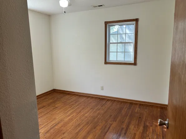 430 Elm Ave, Valley Center, KS 67147