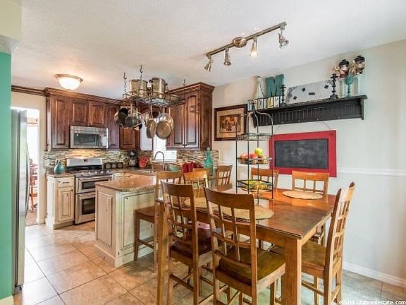 3rd image of 761 Country Club Dr