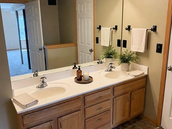 3rd image of 5205 Oriole Dr #43