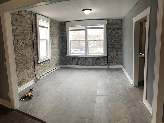 2nd image of 258 S Green St