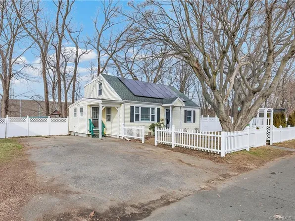 16 Northwood Place, Milford, CT 06461