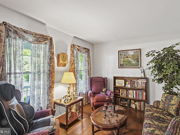 5th image of 9804 Kenmore Ct