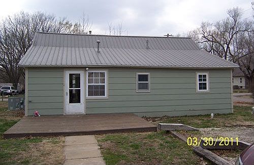 2nd image of 302 S 10th St