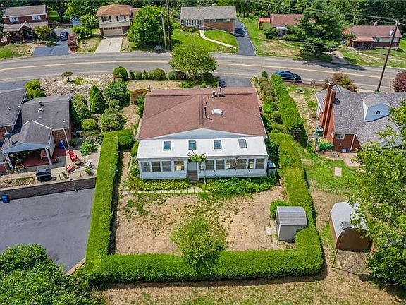 2nd image of 433 College Park Dr