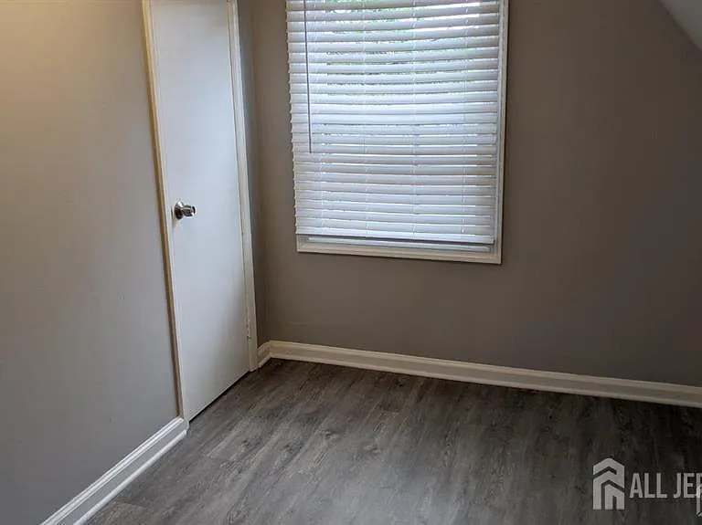 321 Augusta St — Photo 6