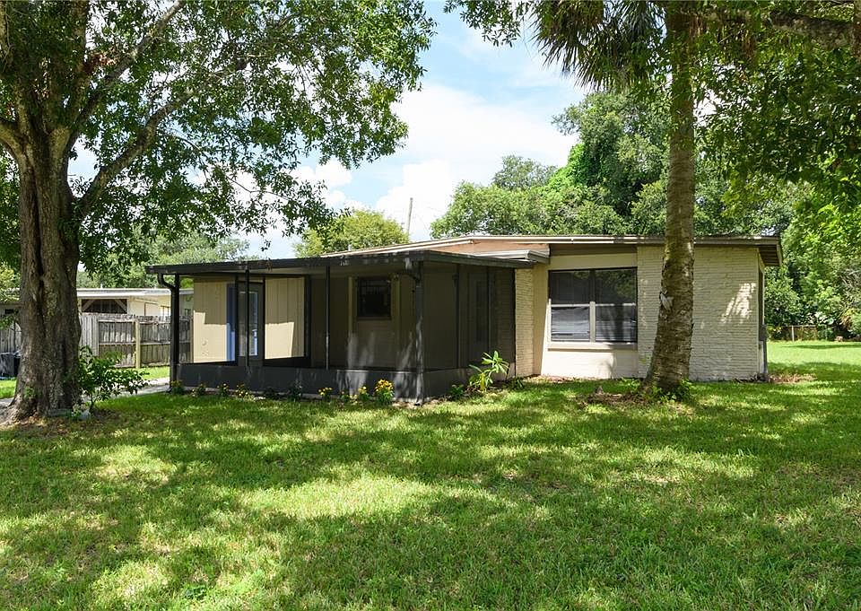 1st image of 118 W WOODLAND DRIVE