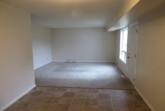 100 Wickham Rd — Photo 16