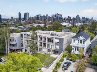 2130 E 17th St SW #208, Calgary, AB T2T 4M4