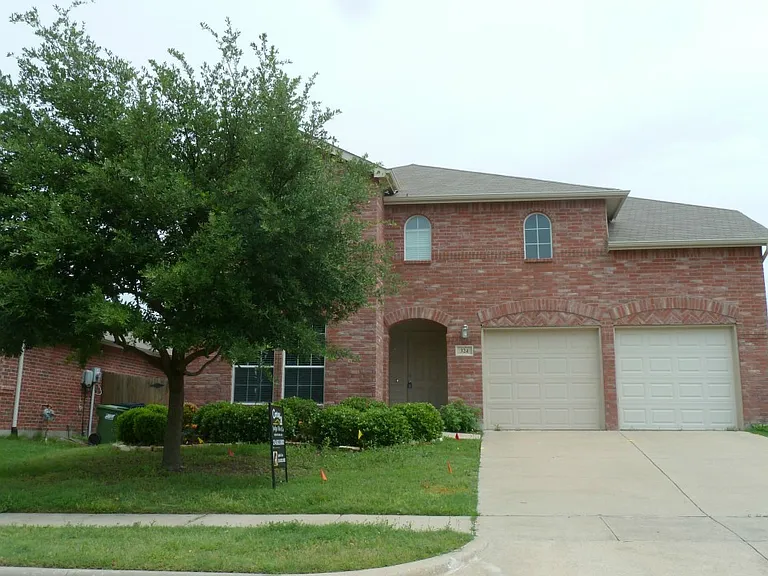324 Highland Glen Dr — Photo 1