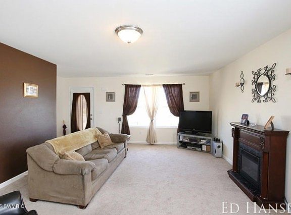 3rd image of 3575 Yukon Dr SW