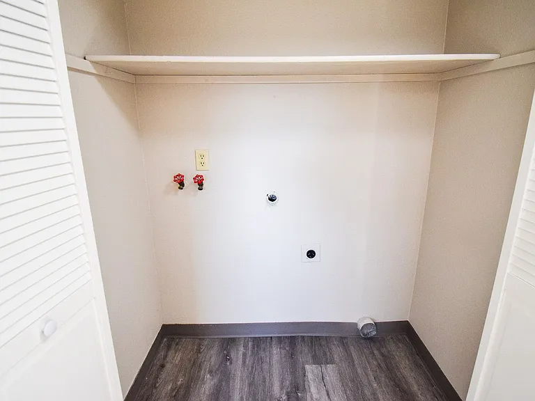 Newly Updated Single Level 2 Bedroom Apt in SE Portland! — Photo 10