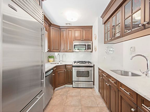 3rd image of 734 E 5th St #2L