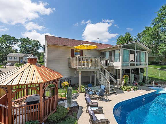 5th image of 1212 Farmcrest Dr
