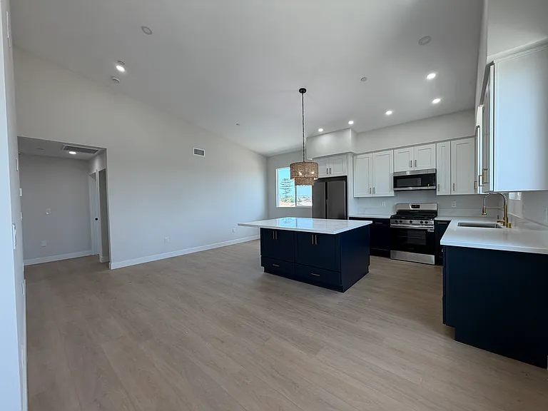 1184 Florence St — Photo 8