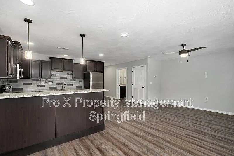 3 bed, 2.5 bath, 1460 sqft, $1,495 — Photo 3