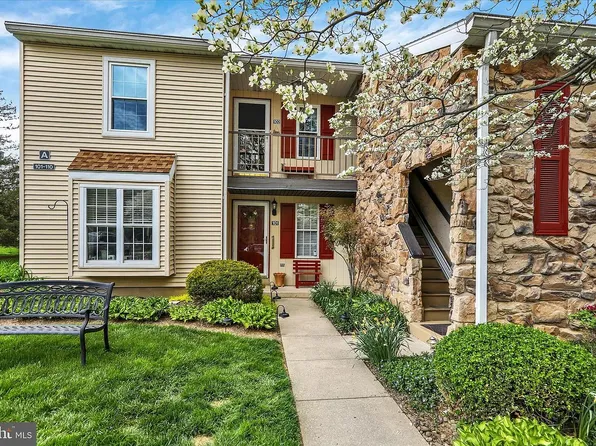 102 Valley Greene Cir, Wyomissing, PA 19610