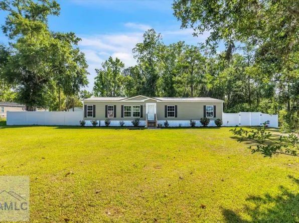 72 S Macon St, Ludowici, GA 31316