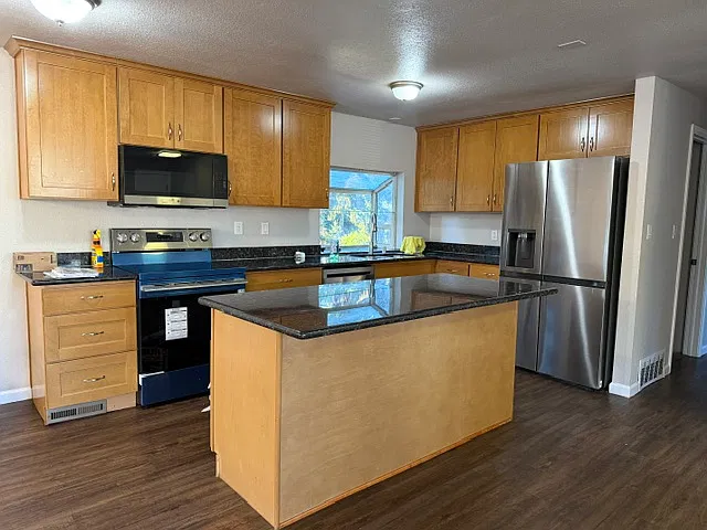 4 bed, 2000 sqft, $3,000 — Photo 4