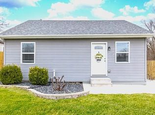 210 S Farnsworth Ave, Aurora, IL 60505