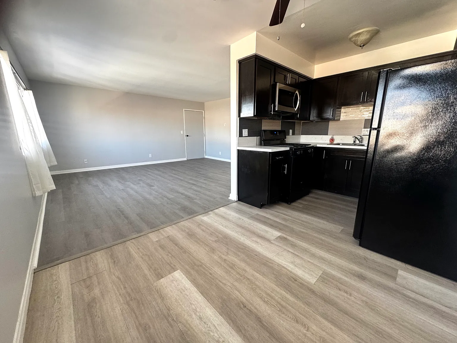 317 E Hazel St — Photo 3