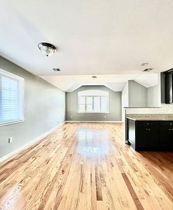 2nd image of 885 N Railroad Ave