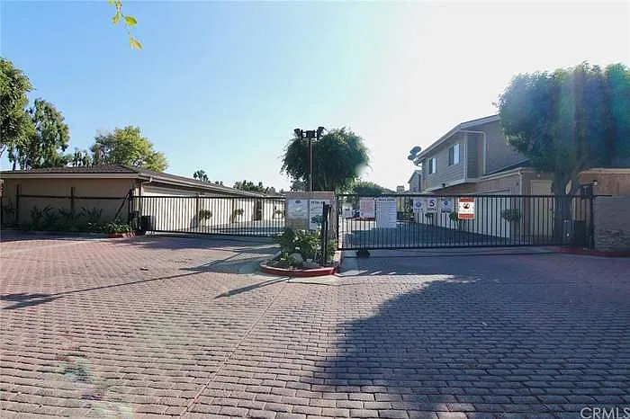 3 bed, 1114 sqft, $3,500 — Photo 3