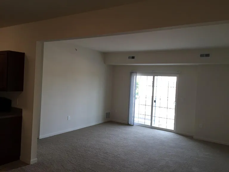490 Tyler Ln — Photo 17