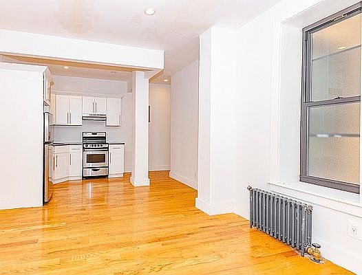 5th image of 72 Maujer St #1M