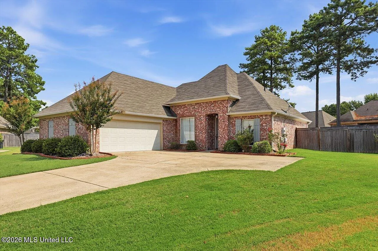 3 bed, 2.0 bath, 1631 sqft, $2,550 — Photo 2