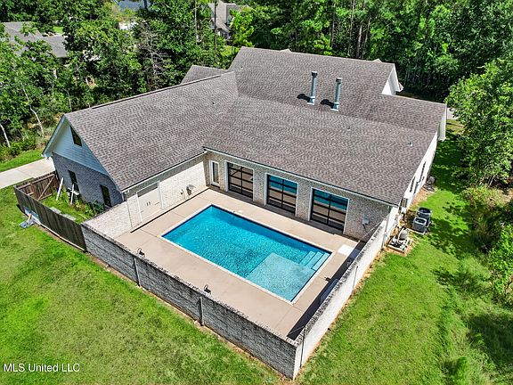 3rd image of 758 Turnberry Dr