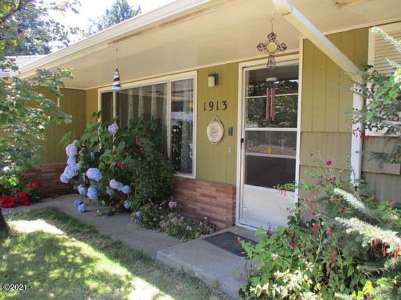 3rd image of 1913 NE Crestview Pl