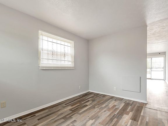 3rd image of 7216 KEN KNIGHT Drive W