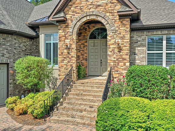 3rd image of 242 Golden Oak Dr