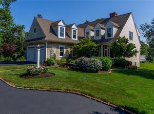 326 Nanaquaket Rd, Tiverton, RI 02878