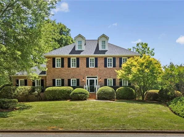 1060 Glousman Rd, Winston Salem, NC 27104