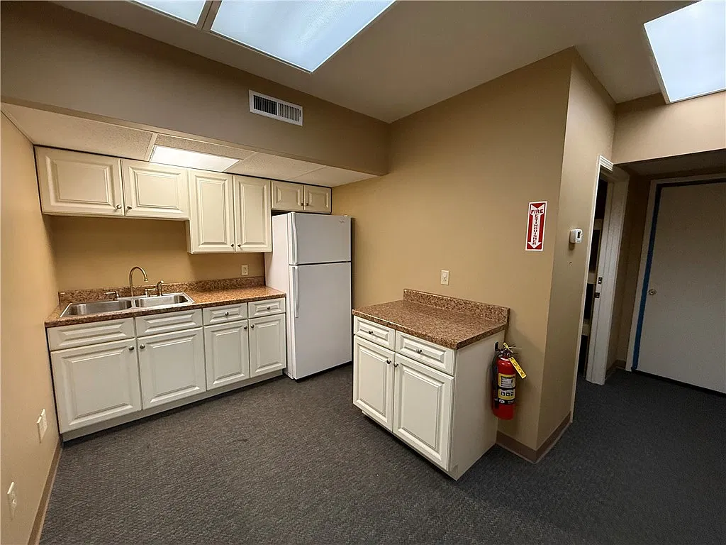 Studio, 882 sqft — Photo 4