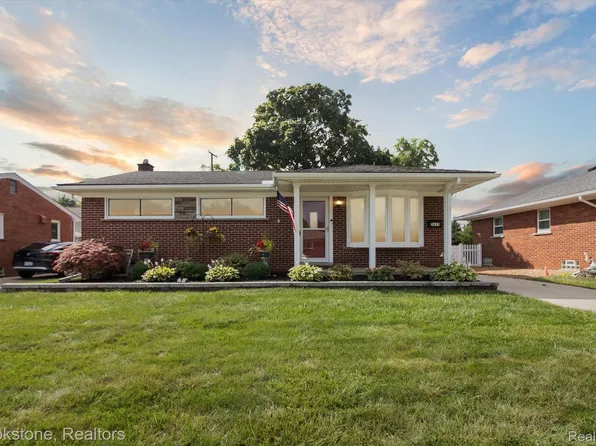 3693 Steiner St, Trenton, MI 48183