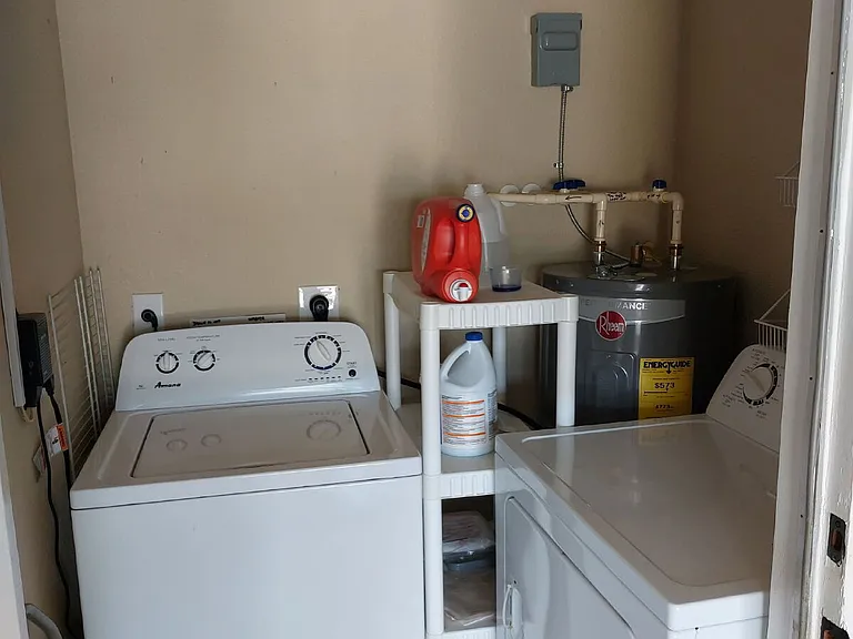 1541 Crest Dr — Photo 18