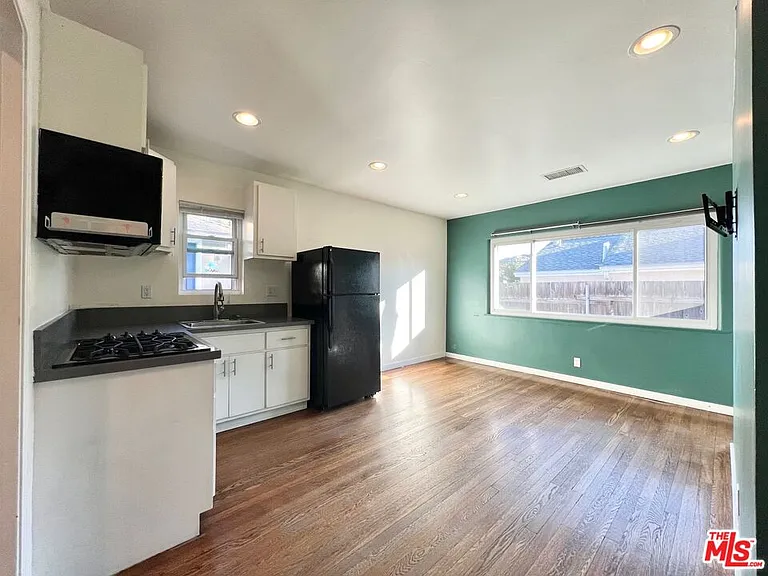 10006 Silverton Ave — Photo 5