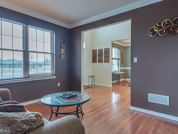 5th image of 100 Whitehorse Dr