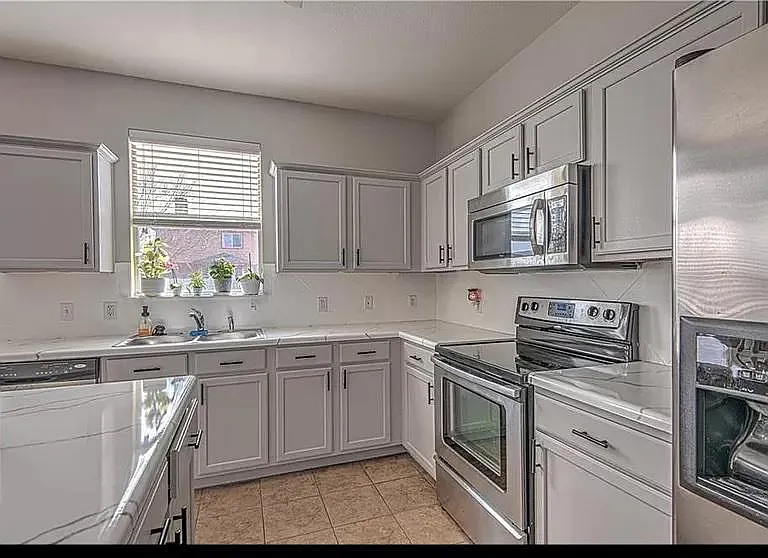 708 Constellation Dr — Photo 3