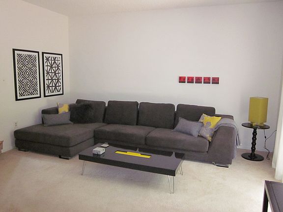 4th image of 593 Woodbine Ln