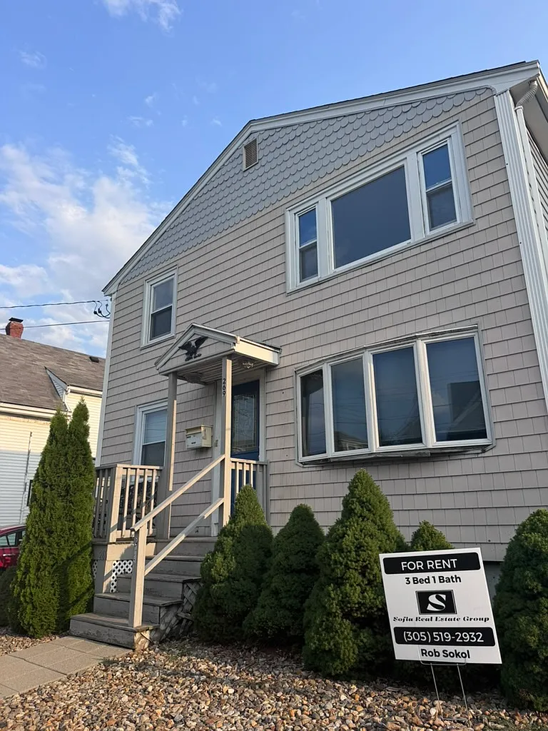3 bed, 1000 sqft, $3,000 — Photo 1