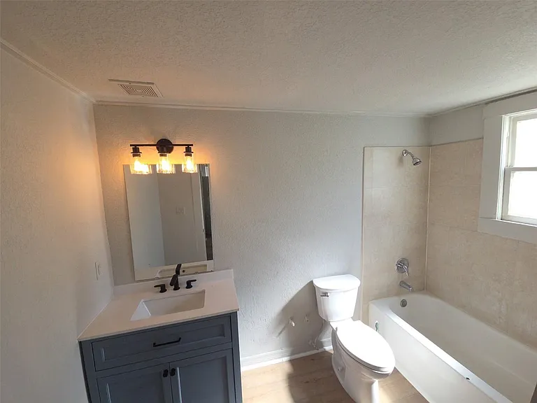 1908 N Mitchell Ave #A — Photo 11
