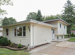 237 N Park St, Westmont, IL 60559